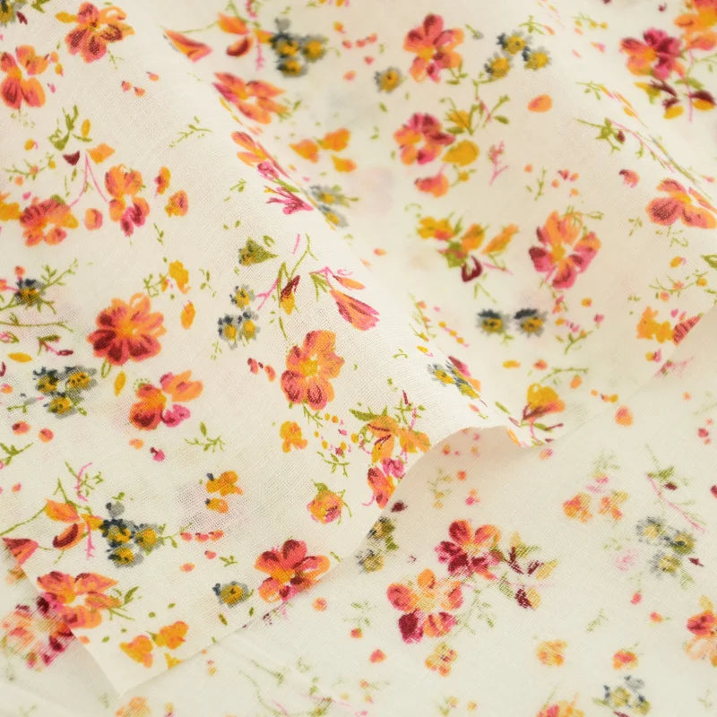 Schöner frischer rot bedruckter Stoff mit Blumenmustern, dünner Stoff aus 100 % Baumwolle, Patchwork für DIY-Bastelarbeiten, Heimtextilien, Meterware