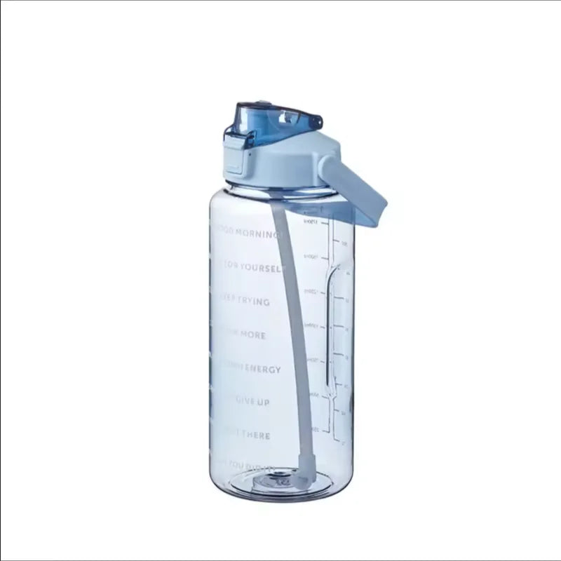 2 Liter Strohhalm Kunststoff-Wasserflasche Große tragbare Reiseflasche Sport Fitness Tasse Hoher Wert Große fette Tasse Erwachsene Universal
