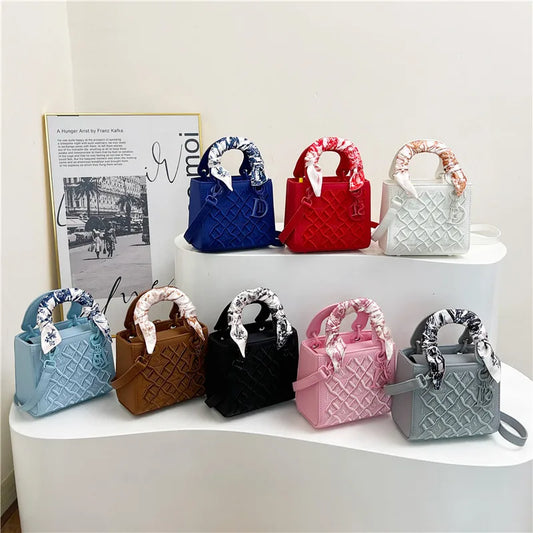 Guofeng Heavy Industry Embroidered Handheld Princess Diana Bag for Women, High-End Light Luxury Crossbody Bag, 2025 New Style