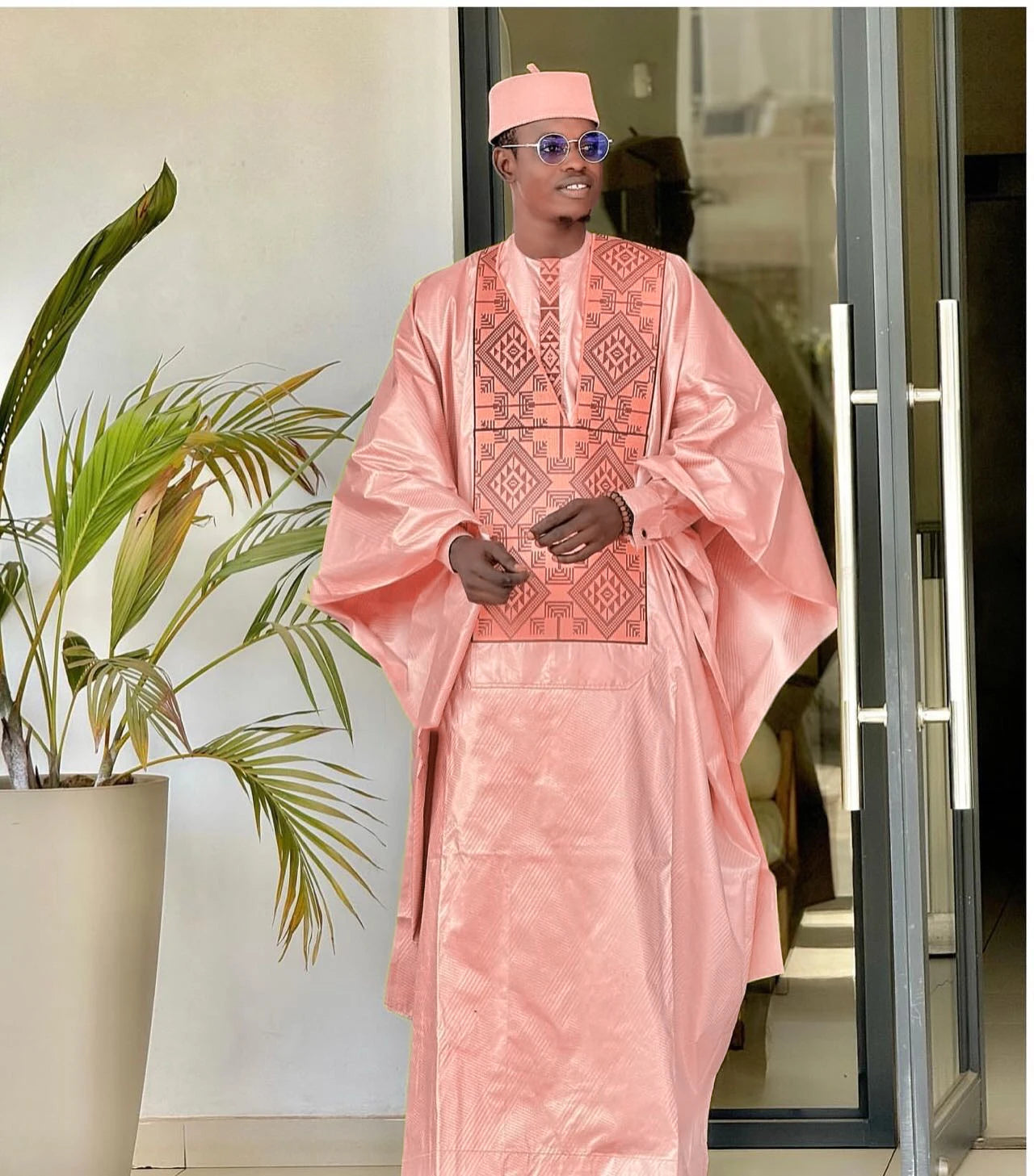 Afrikanische Kleidung für Herren, traditionelles Bazin Riche Stickerei-Design, Oberteil, lange Ärmel, 3-teiliges Set