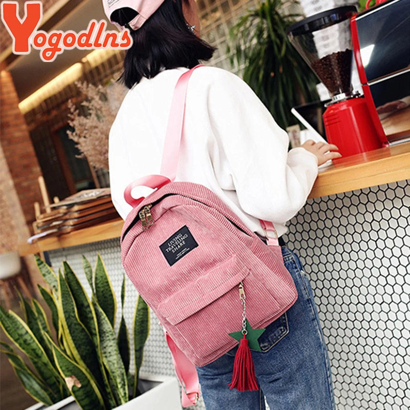 Yogodlns Sacs à dos pour femmes Sac à bandoulière d'école avec pompon Sac à dos en velours côtelé pour femmes Sacs pour ordinateur portable pour filles Sac à dos de style preppy