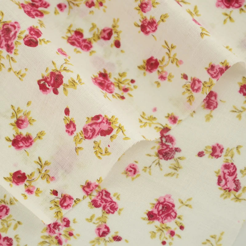 Schöner frischer rot bedruckter Stoff mit Blumenmustern, dünner Stoff aus 100 % Baumwolle, Patchwork für DIY-Bastelarbeiten, Heimtextilien, Meterware