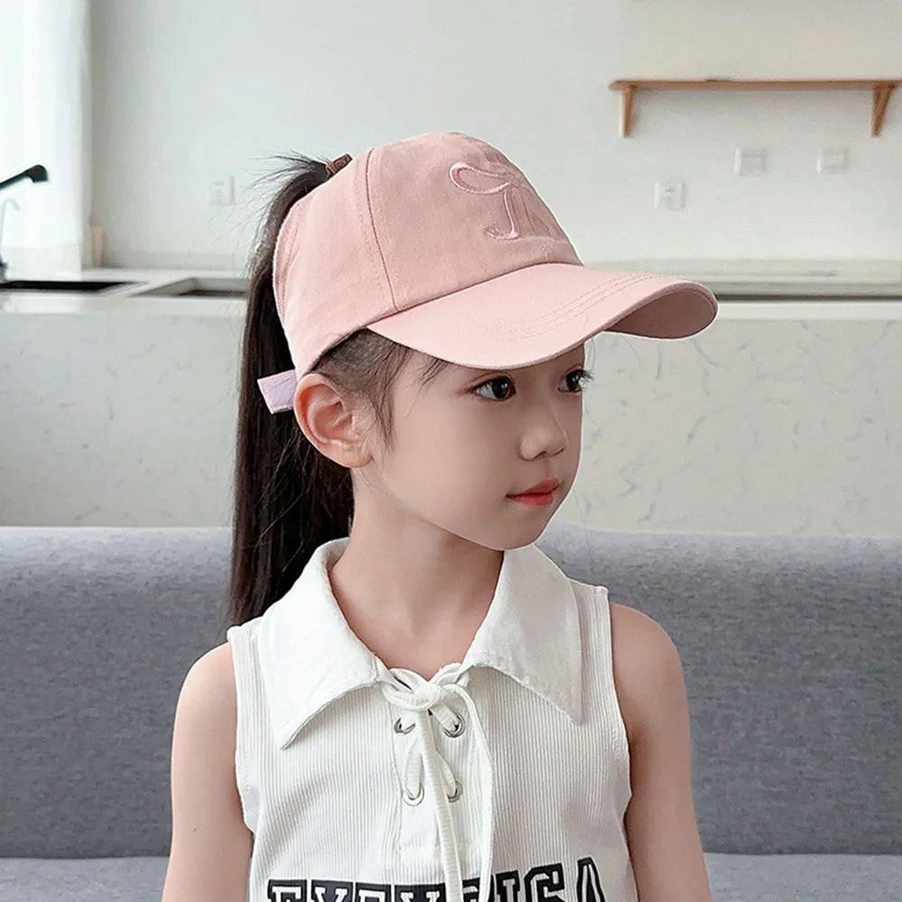 Casquettes de Baseball pour Enfants Garçons Filles Chapeau de Soleil Cœur Creux Amour Chapeaux à Queue de Cheval Haute Casquettes de Baseball Réglables pour Enfants de 4 à 12 Ans