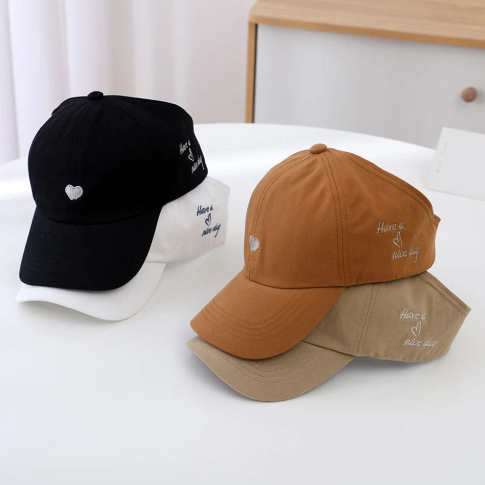 Casquettes de Baseball pour Enfants Garçons Filles Chapeau de Soleil Cœur Creux Amour Chapeaux à Queue de Cheval Haute Casquettes de Baseball Réglables pour Enfants de 4 à 12 Ans
