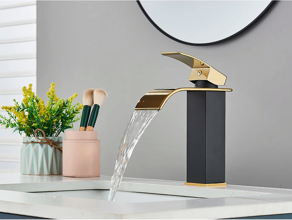 Robinet de Lavabo Doré Brossé, Élégant Robinet Cascade pour Salle de Bain, Mitigeur Monocommande en Laiton à Fixation sur Plan