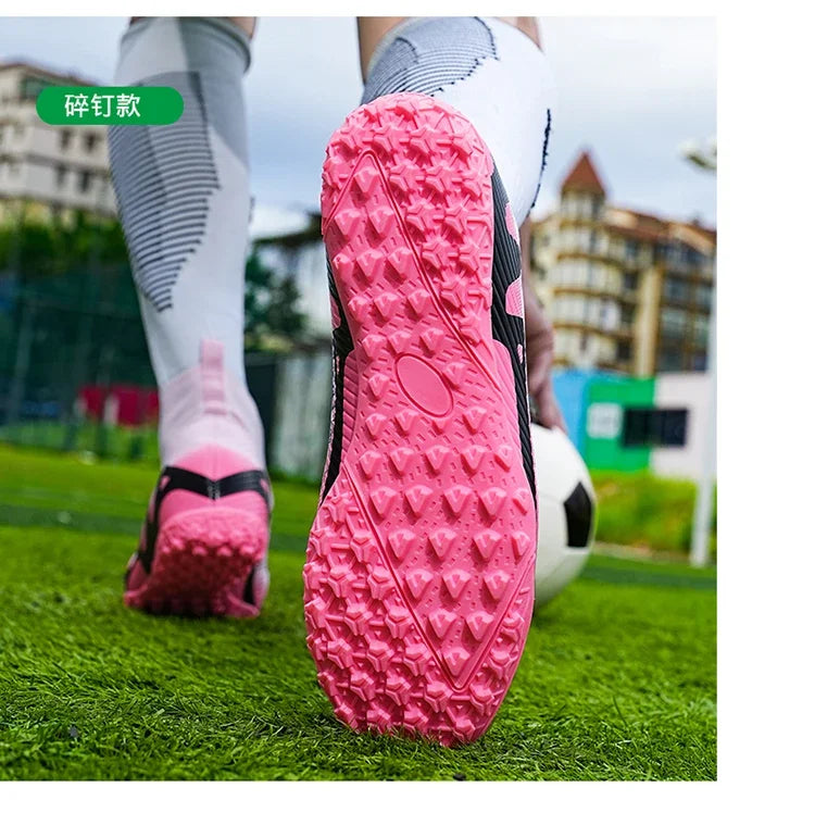 Chaussures de football roses tendance pour hommes, légères et professionnelles, chaussettes intégrées, chaussures de football pour hommes, antidérapantes, originales, baskets de football pour l'extérieur