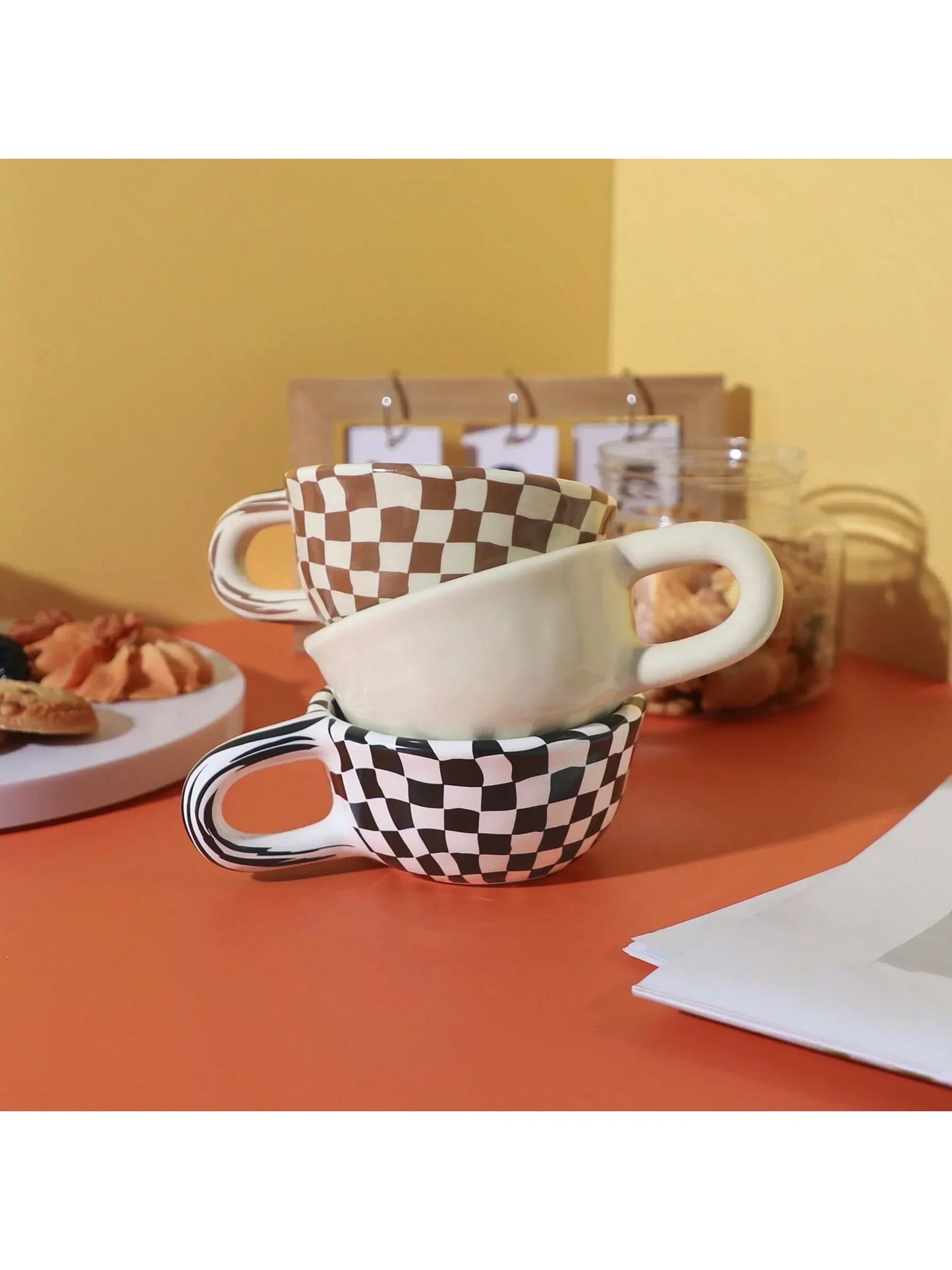 1x kreative Teetasse mit Schachbrettmuster aus Keramik, unregelmäßige Schachbrett-Kaffeetasse