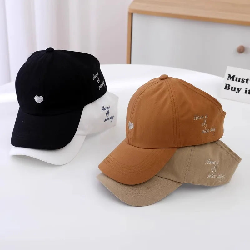 Casquettes de Baseball pour Enfants Garçons Filles Chapeau de Soleil Cœur Creux Amour Chapeaux à Queue de Cheval Haute Casquettes de Baseball Réglables pour Enfants de 4 à 12 Ans