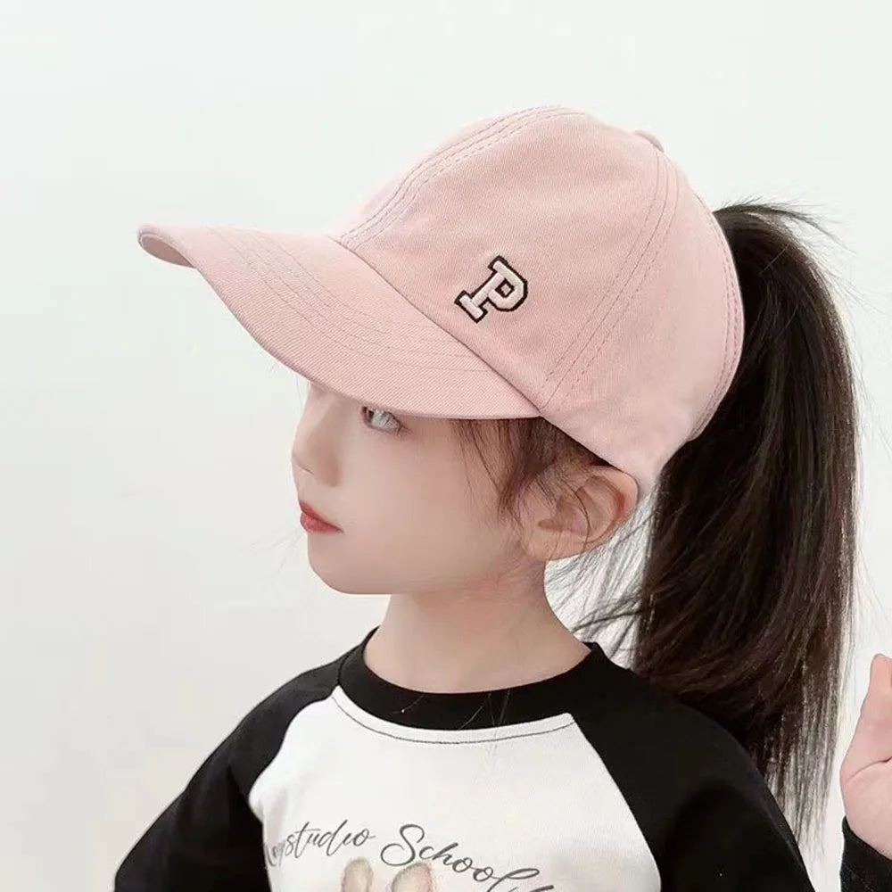 Casquettes de Baseball pour Enfants Garçons Filles Chapeau de Soleil Cœur Creux Amour Chapeaux à Queue de Cheval Haute Casquettes de Baseball Réglables pour Enfants de 4 à 12 Ans