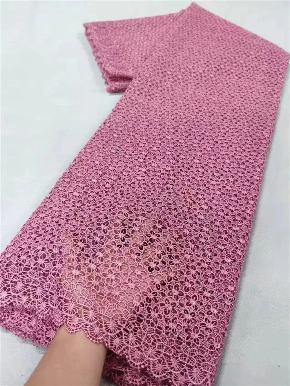 Tissu en soie de lait africain avec dentelle soluble dans l'eau 2025, tissu de dentelle nigériane en soie de lait de haute qualité pour robe de mariée
