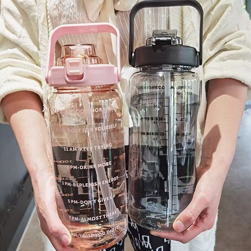 Bouteille d'eau en plastique de 2 litres avec paille, grande bouteille portable de voyage, tasse de sport fitness grande valeur, grosse tasse universelle pour adultes