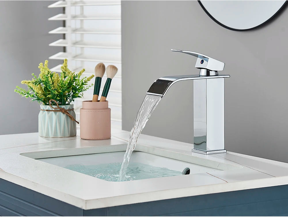 Robinet de Lavabo Doré Brossé, Élégant Robinet Cascade pour Salle de Bain, Mitigeur Monocommande en Laiton à Fixation sur Plan