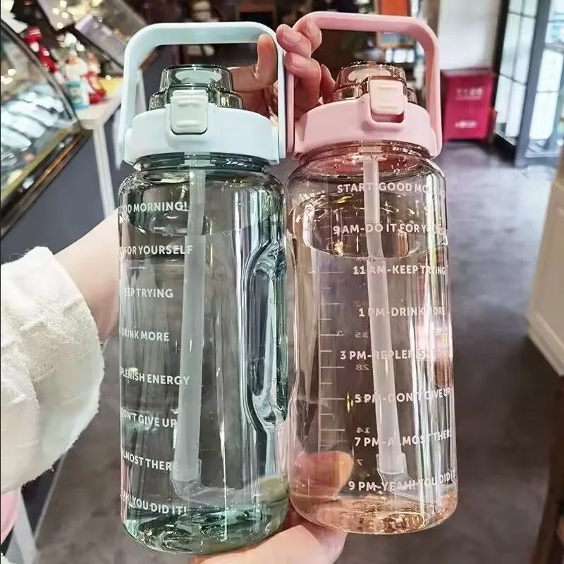 Bouteille d'eau en plastique de 2 litres avec paille, grande bouteille portable de voyage, tasse de sport fitness grande valeur, grosse tasse universelle pour adultes