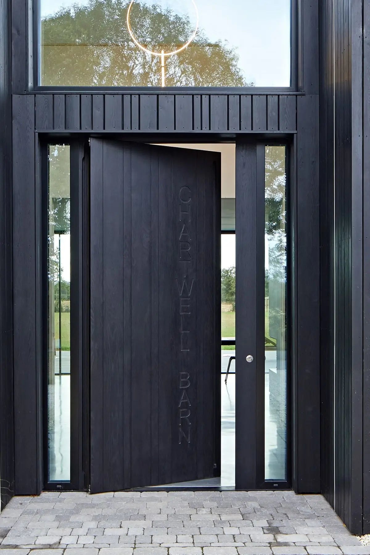 Portes principales prix usine pour la sécurité domestique, portes en aluminium au design moderne avec verre trempé pour villa, porte d'entrée personnalisée