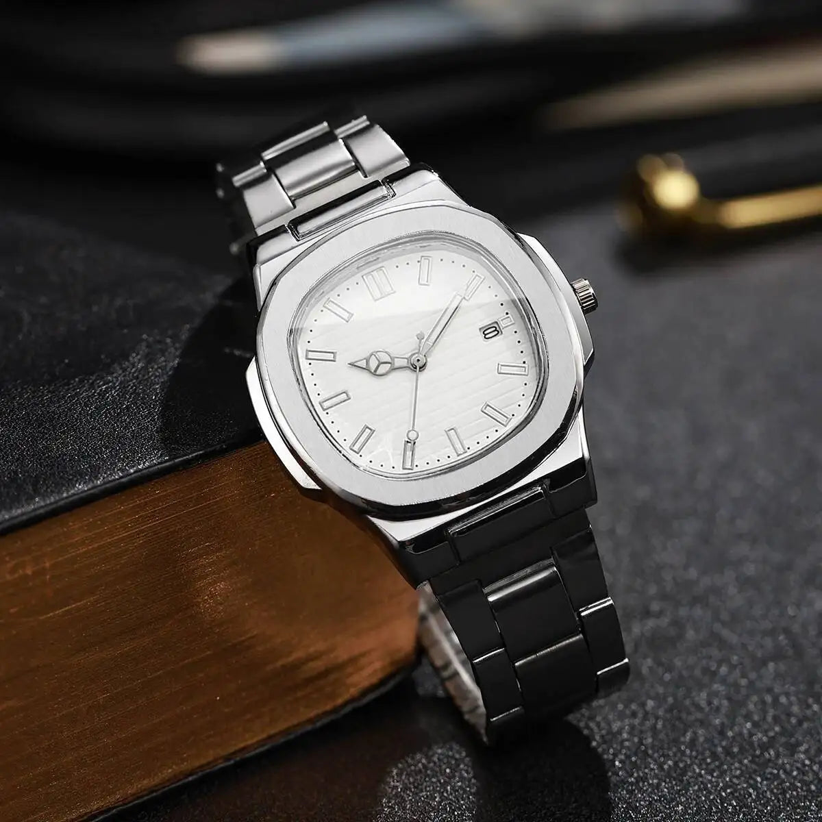 Montre de Luxe pour Homme, Cadran Carré Tendance, Bracelet en Acier Inoxydable, Mouvement à Quartz avec Calendrier (Sans Boîte)