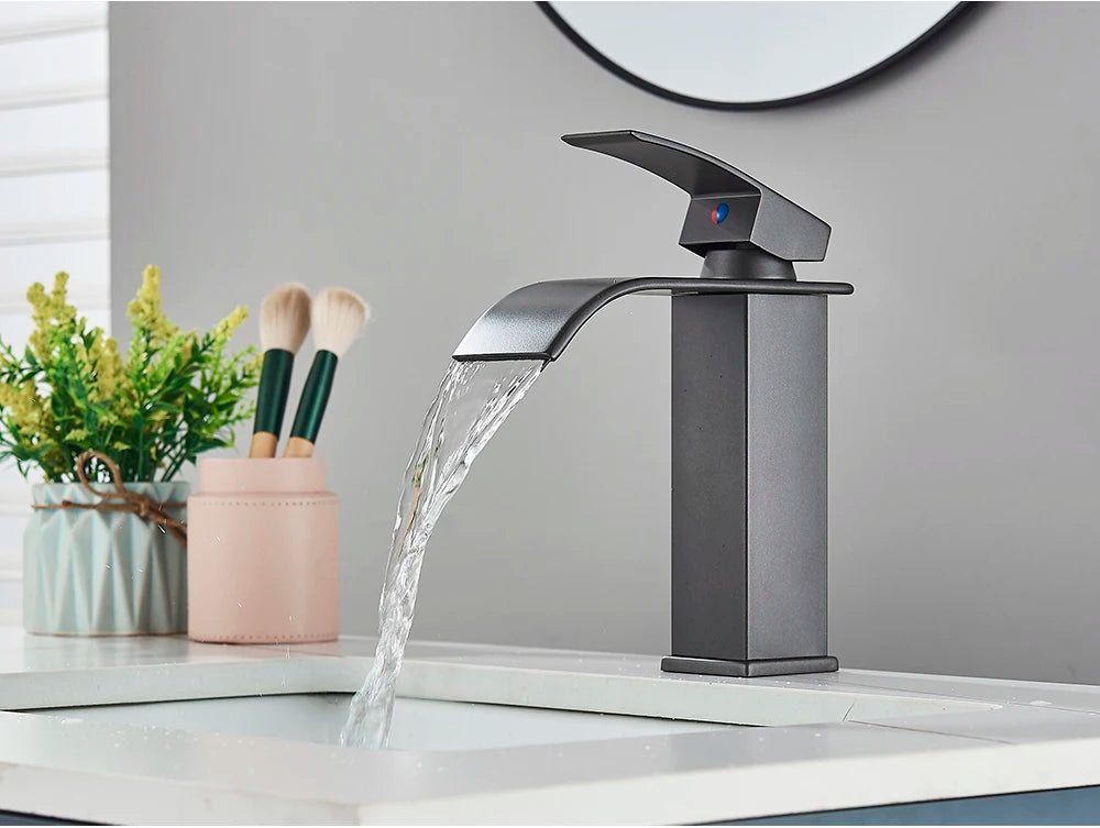 Robinet de Lavabo Doré Brossé, Élégant Robinet Cascade pour Salle de Bain, Mitigeur Monocommande en Laiton à Fixation sur Plan