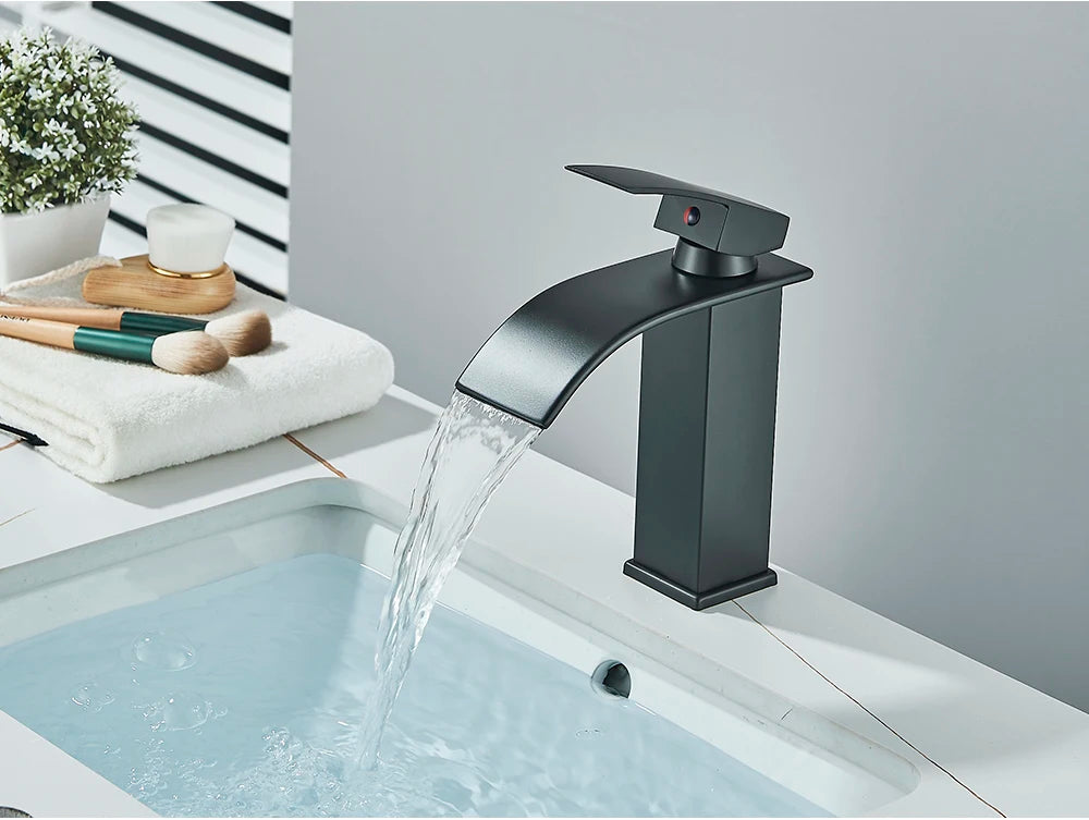 Robinet de Lavabo Doré Brossé, Élégant Robinet Cascade pour Salle de Bain, Mitigeur Monocommande en Laiton à Fixation sur Plan