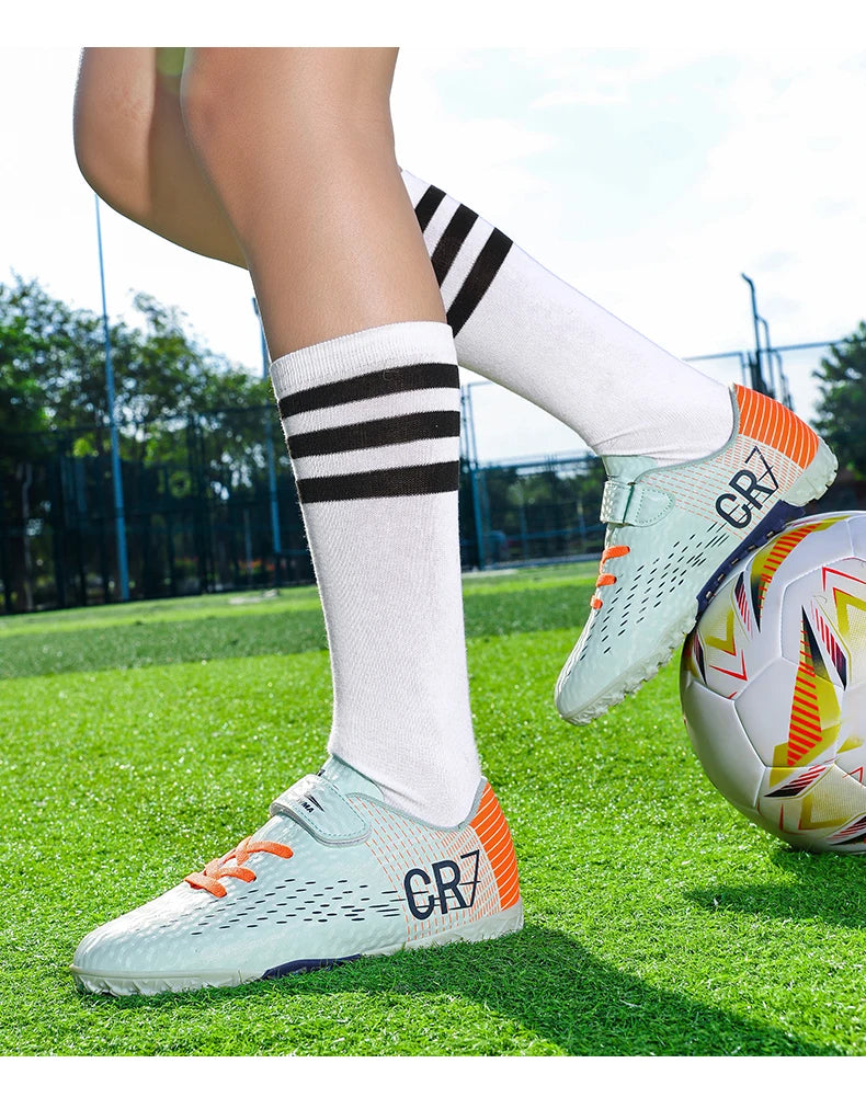 Nouvelles Chaussures de football pour enfants, Chaussures d'entraînement de football d'extérieur pour garçons et filles, Crampons de football à scratch, Baskets de futsal 28-39