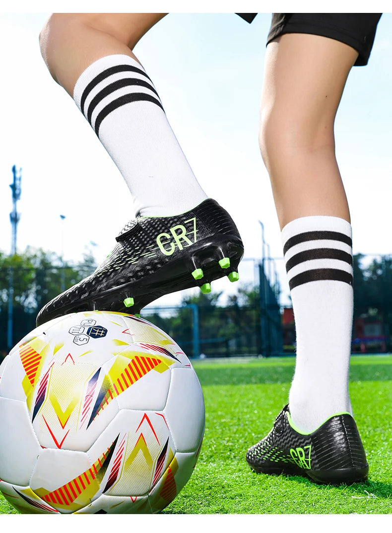 Nouvelles Chaussures de football pour enfants, Chaussures d'entraînement de football d'extérieur pour garçons et filles, Crampons de football à scratch, Baskets de futsal 28-39