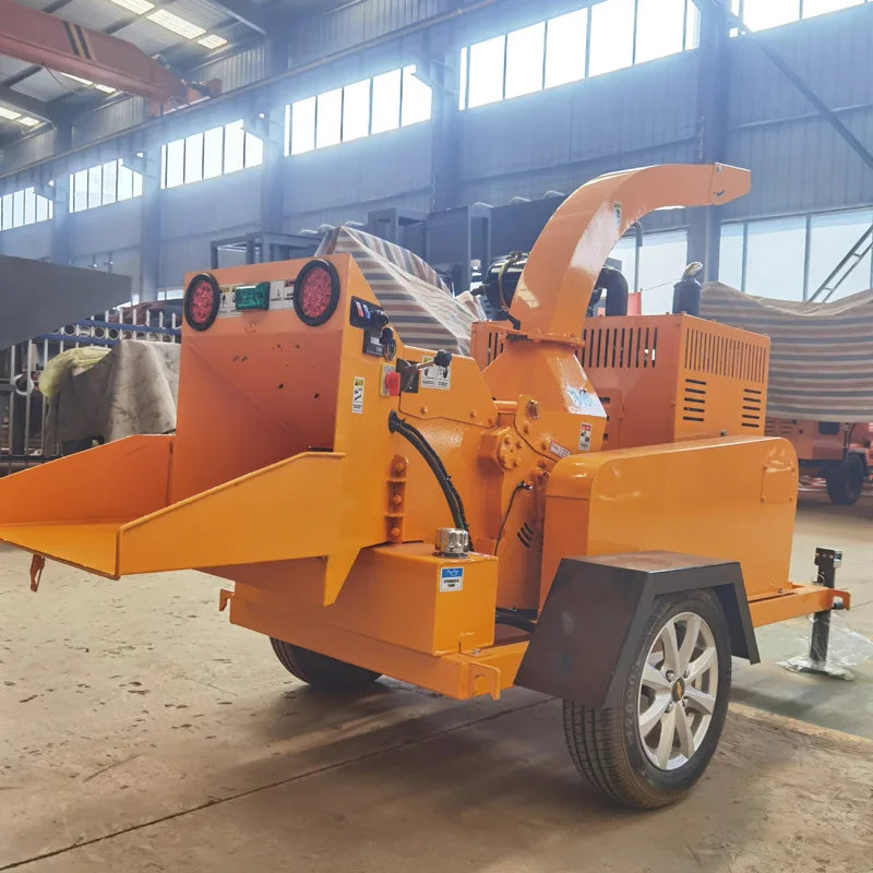 Broyeur de bois à moteur diesel Euro 5 à roues pour l'industrie agricole avec boîtes à outils, vente directe d'usine