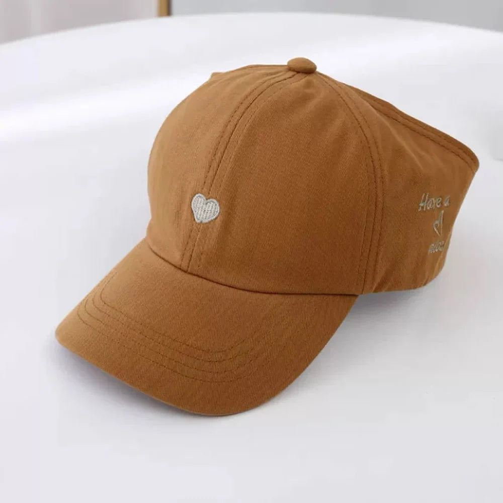 Casquettes de Baseball pour Enfants Garçons Filles Chapeau de Soleil Cœur Creux Amour Chapeaux à Queue de Cheval Haute Casquettes de Baseball Réglables pour Enfants de 4 à 12 Ans