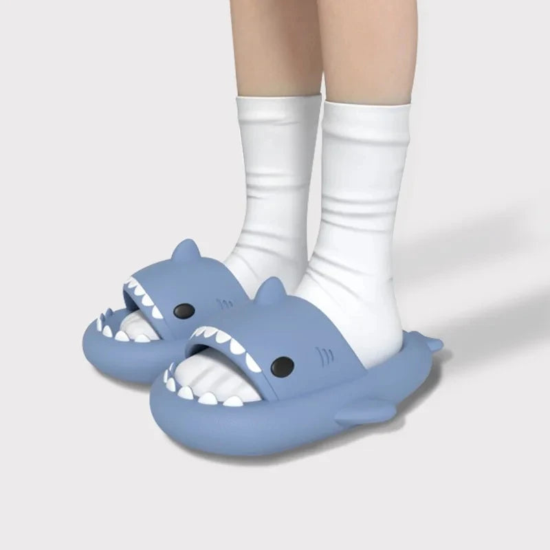 Chaussons de requin pour femmes adultes enfants salle de bain antidérapants EVA sandales d'extérieur pour hommes tongs de plage couples sandales à semelles épaisses