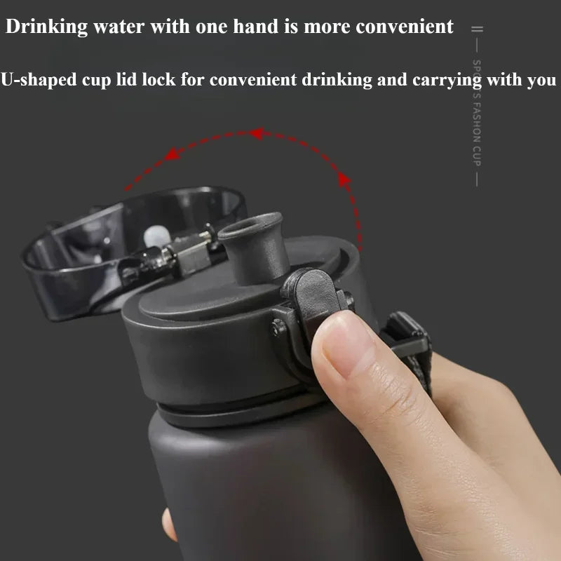 560ML Pokémon Wasserbecher Pikachu Mewtu Gengar Tragbare Plastik-Cartoon-Outdoor-Sport-Großraum-Reise-Wander-Wasserflasche