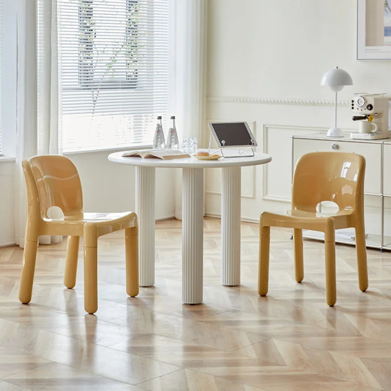 Chaise de salle à manger créative haut de gamme de luxe léger, chaise à dossier en plastique de style nordique du milieu du siècle, simple et à la mode