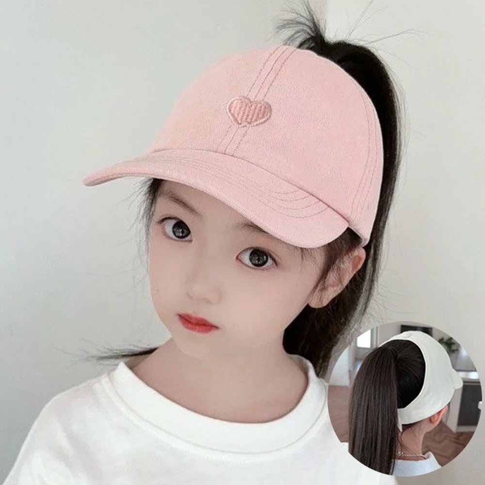 Casquettes de Baseball pour Enfants Garçons Filles Chapeau de Soleil Cœur Creux Amour Chapeaux à Queue de Cheval Haute Casquettes de Baseball Réglables pour Enfants de 4 à 12 Ans