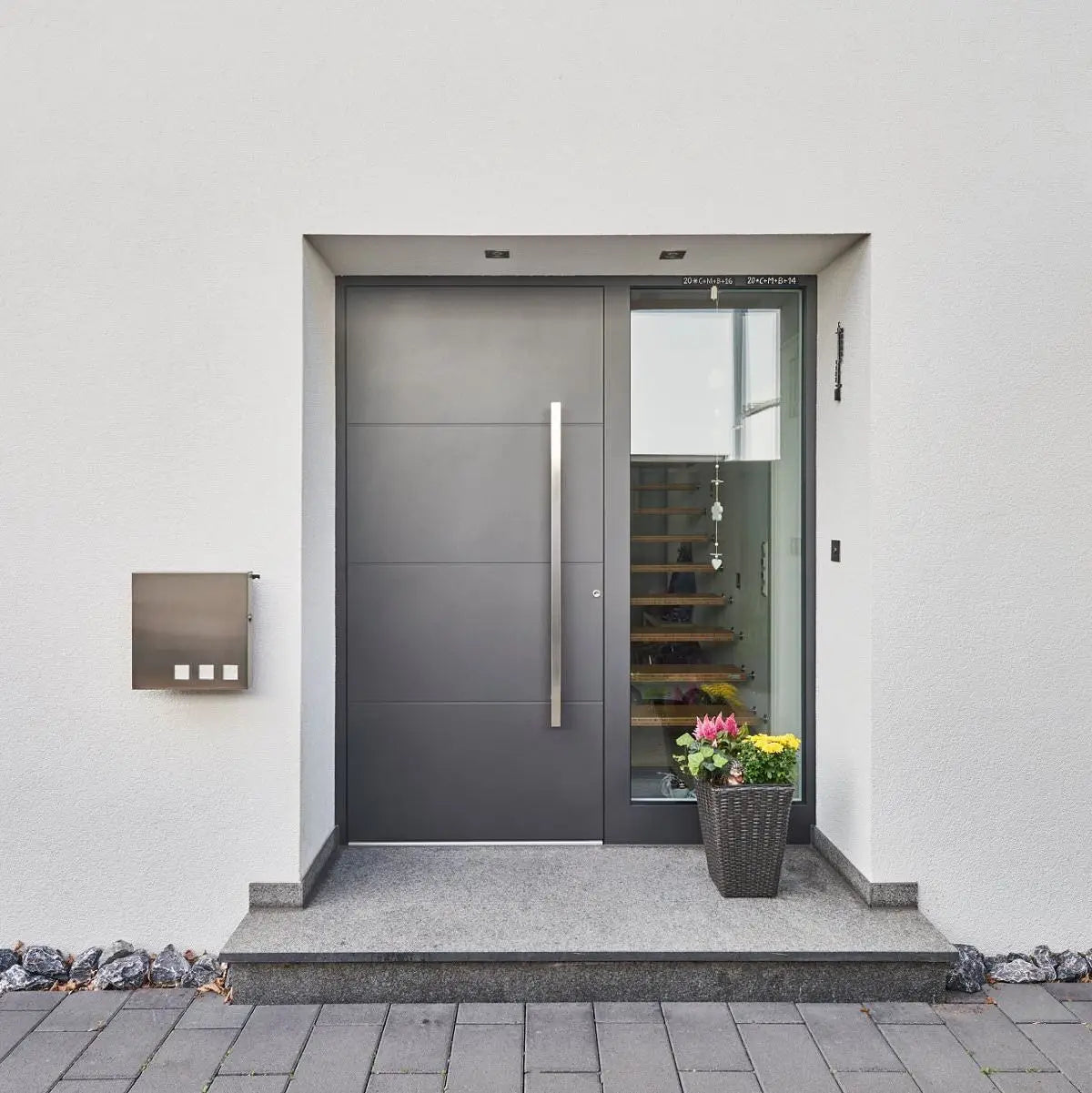 Portes principales prix usine pour la sécurité domestique, portes en aluminium au design moderne avec verre trempé pour villa, porte d'entrée personnalisée
