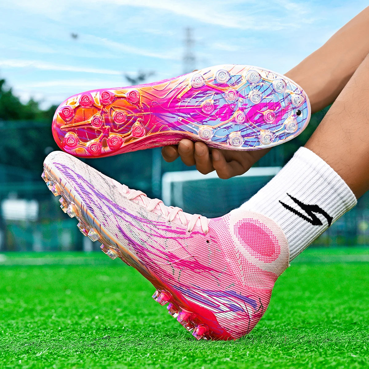 Chaussures de football montantes respirantes à semelle électroplaquéeLes crampons longs FG offrent une adhérence et une durabilité super puissantes