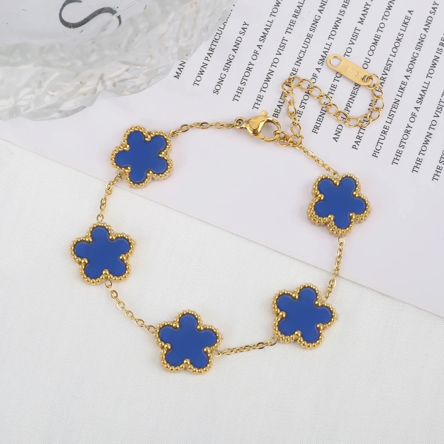 Heiße Schmuckverkäufe Edelstahl Fünfblumen-Halskette Armband Ohrringe Set Damenschmuck mit hohem Anspruch Kleeblatt Schmuck Party