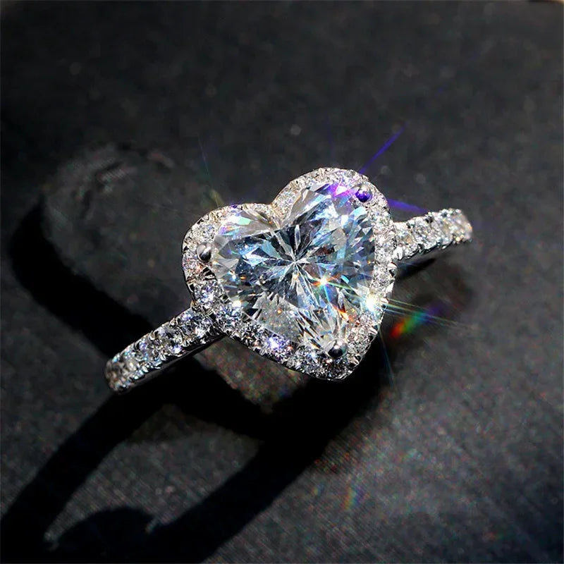 Bague Cœur Luxe Argent pour Femmes Exquise Mode Métal Incrusté de Zircons Blancs Bague de Mariage Bijoux de Fiançailles