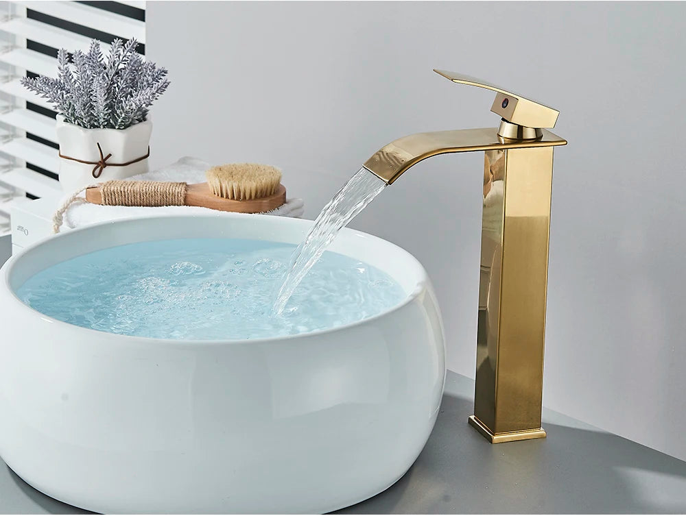 Robinet de Lavabo Doré Brossé, Élégant Robinet Cascade pour Salle de Bain, Mitigeur Monocommande en Laiton à Fixation sur Plan