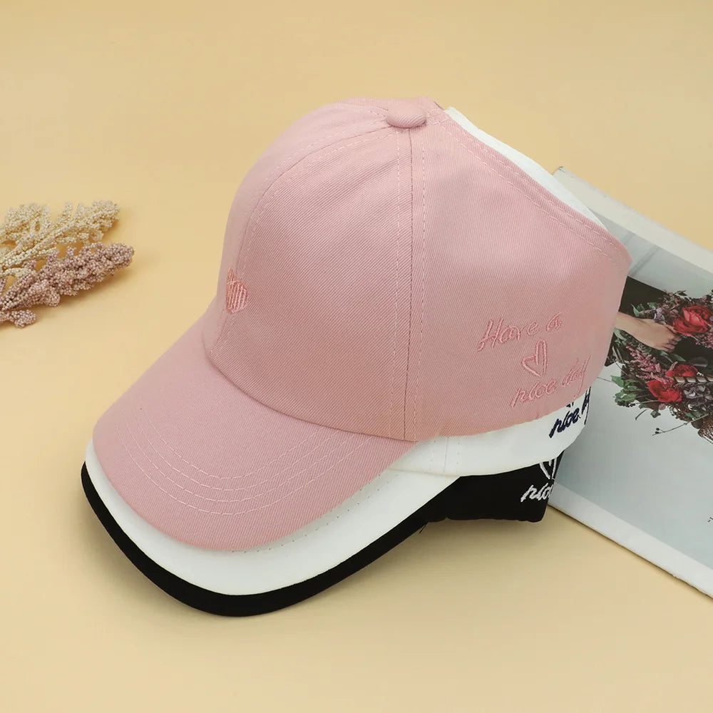 Casquettes de Baseball pour Enfants Garçons Filles Chapeau de Soleil Cœur Creux Amour Chapeaux à Queue de Cheval Haute Casquettes de Baseball Réglables pour Enfants de 4 à 12 Ans