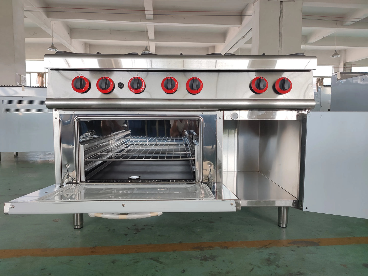 Cuisinière à gaz professionnelle avec four et grill 4 feux avec four