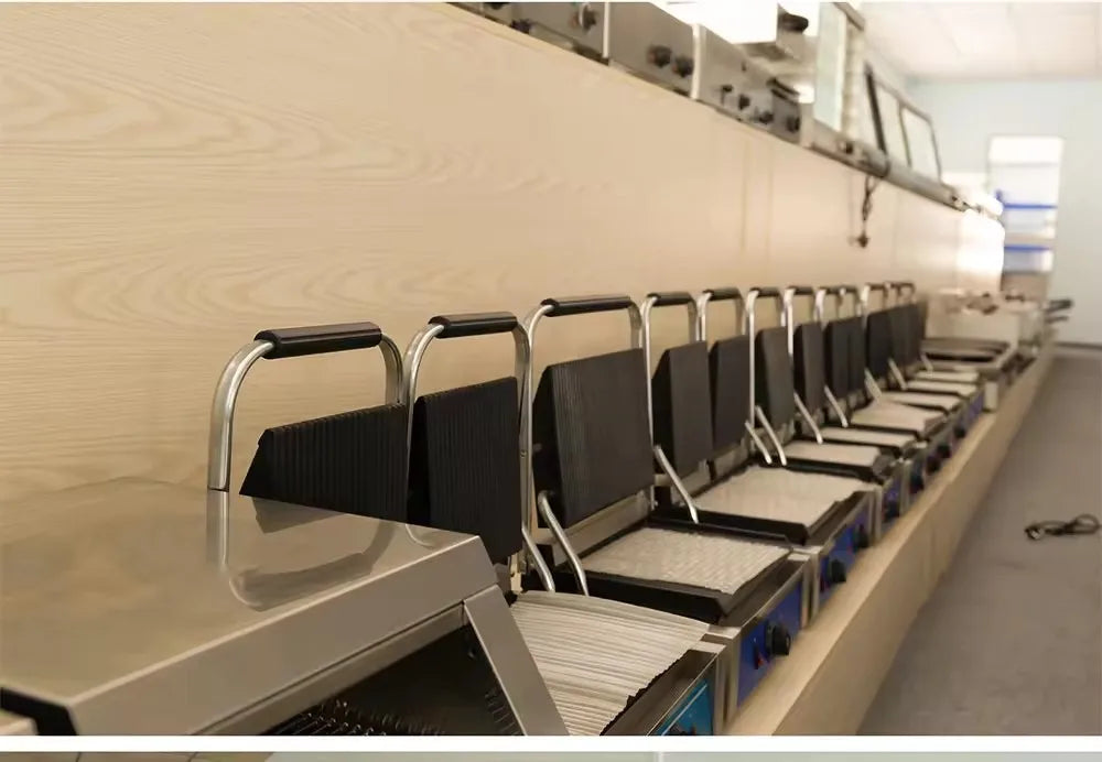 Cuisinière 4 feux de 60 pouces avec plancha de 36 pouces et 2 fours standards Équipement de cuisson professionnel Cuisinière à gaz pour restaurant