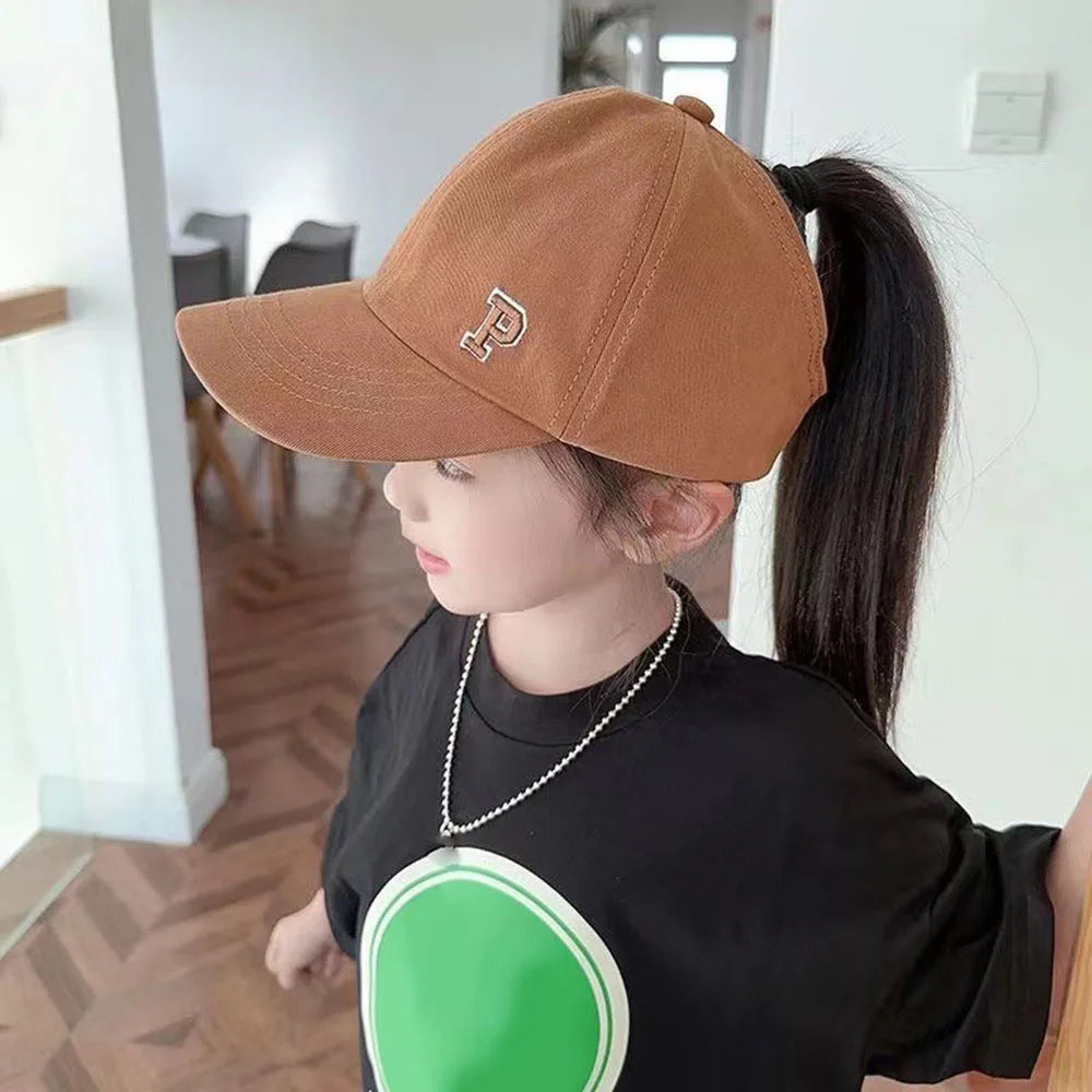 Casquettes de Baseball pour Enfants Garçons Filles Chapeau de Soleil Cœur Creux Amour Chapeaux à Queue de Cheval Haute Casquettes de Baseball Réglables pour Enfants de 4 à 12 Ans