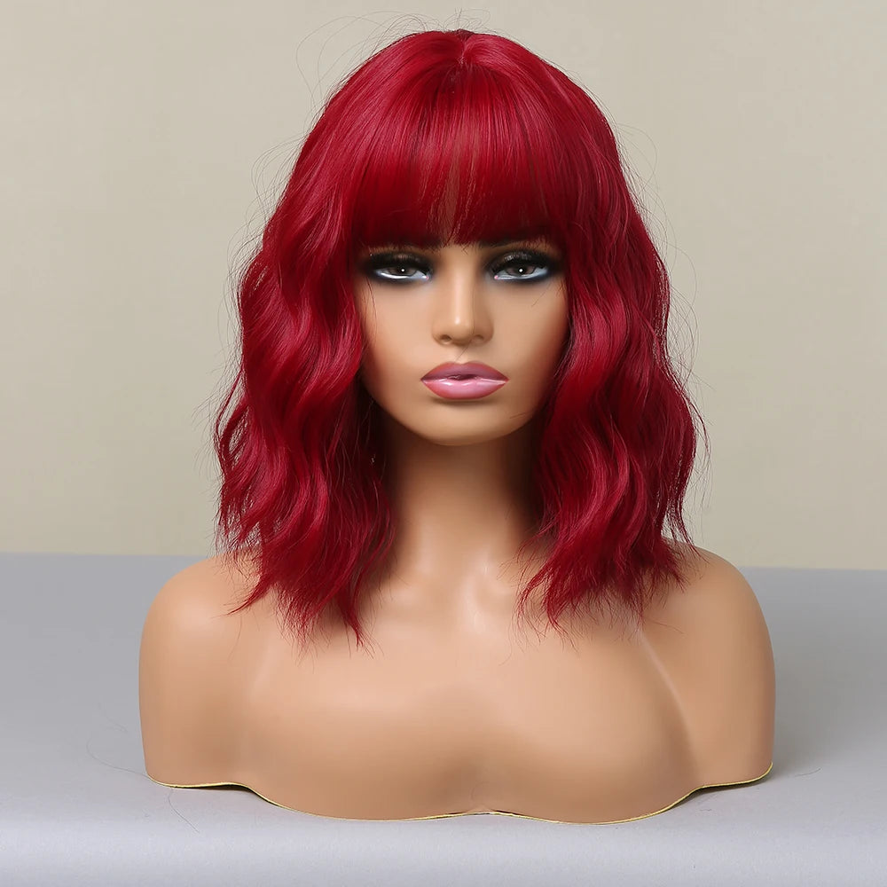 Perruque Synthétique Rouge Helloween Perruque Courte Bob Naturelle avec Frange pour Femme Fête Quotidienne Cosplay Fibre Résistante à la Chaleur