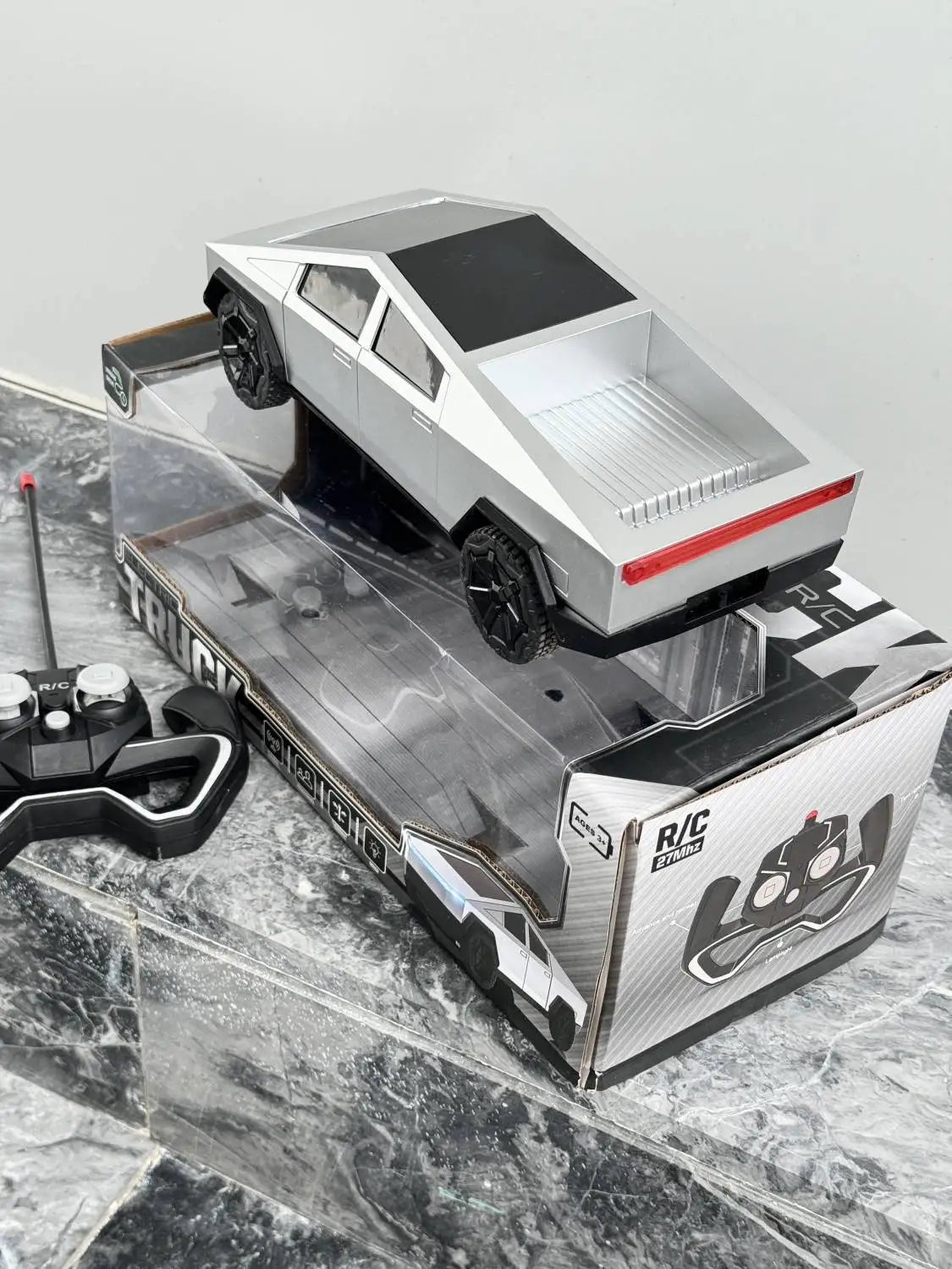 1:12 RC Cybertruck Geländewagen Batmobil RC Auto Simulation Pickup Truck Simulation Sammlermodell Kinderspielzeug Jungen Geschenk