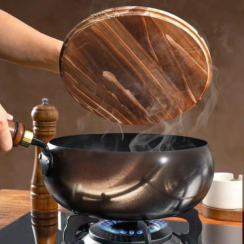 Großer Antihaft-Wok, chinesische Pfanne mit flachem Boden, unbeschichtet, tiefer Eisentopf mit Holzdeckel, 24 cm Durchmesser, Bratpfanne