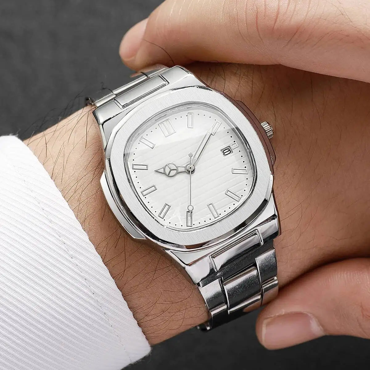 Montre de Luxe pour Homme, Cadran Carré Tendance, Bracelet en Acier Inoxydable, Mouvement à Quartz avec Calendrier (Sans Boîte)