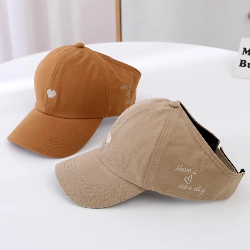 Casquettes de Baseball pour Enfants Garçons Filles Chapeau de Soleil Cœur Creux Amour Chapeaux à Queue de Cheval Haute Casquettes de Baseball Réglables pour Enfants de 4 à 12 Ans