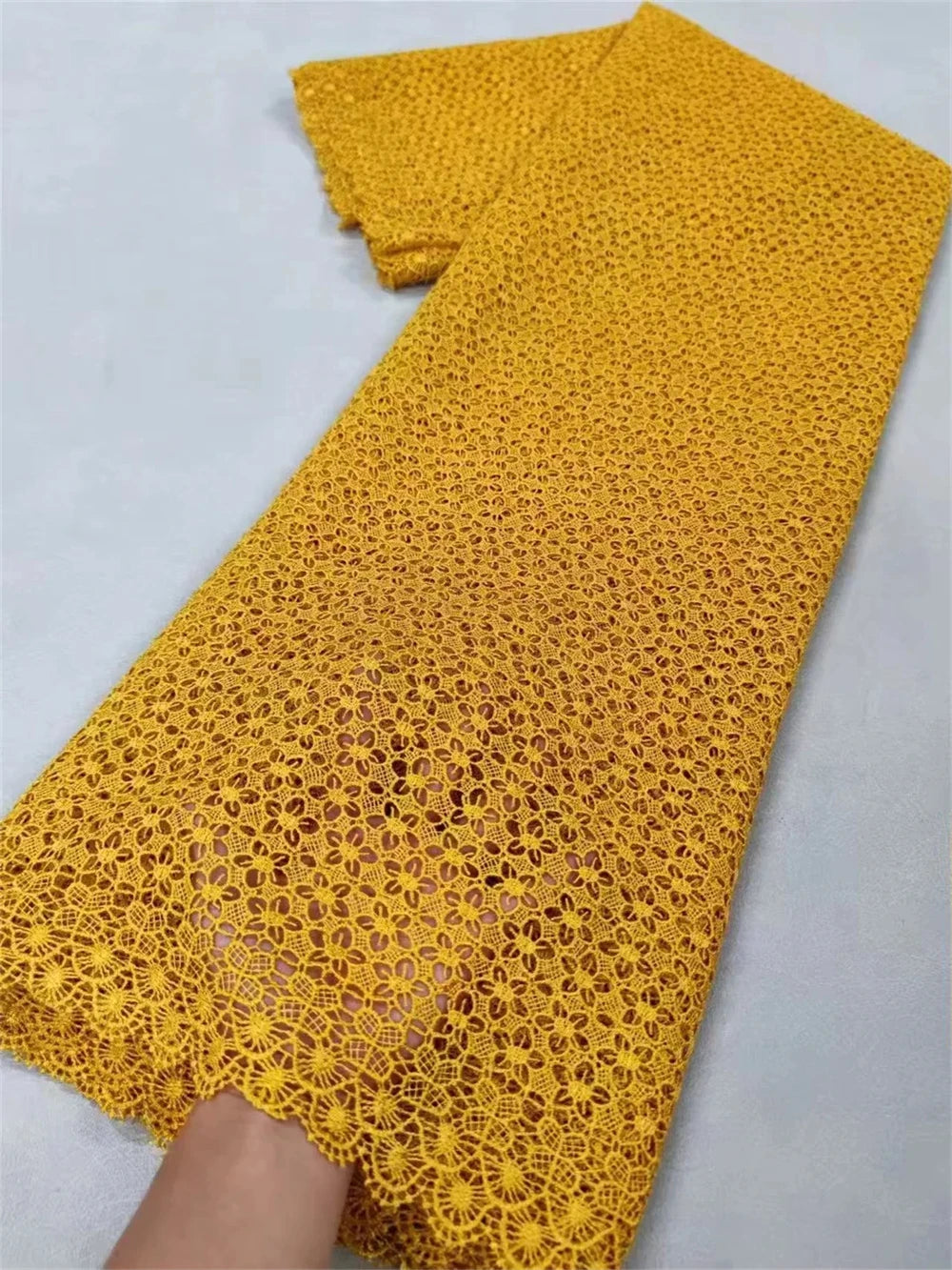 Tissu en soie de lait africain avec dentelle soluble dans l'eau 2025, tissu de dentelle nigériane en soie de lait de haute qualité pour robe de mariée