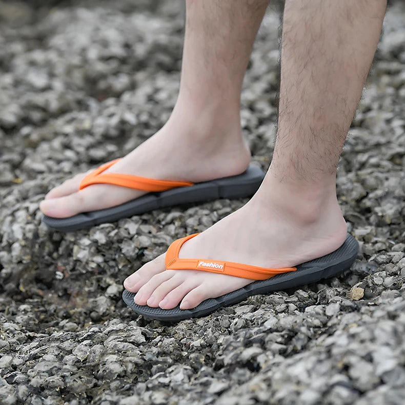 Tongs de Massage Hommes Pantoufles d'Été Sandales de Plage Confortables Hommes Chaussures Décontractées Mode Hommes Tongs Chaussures Tendance 2023