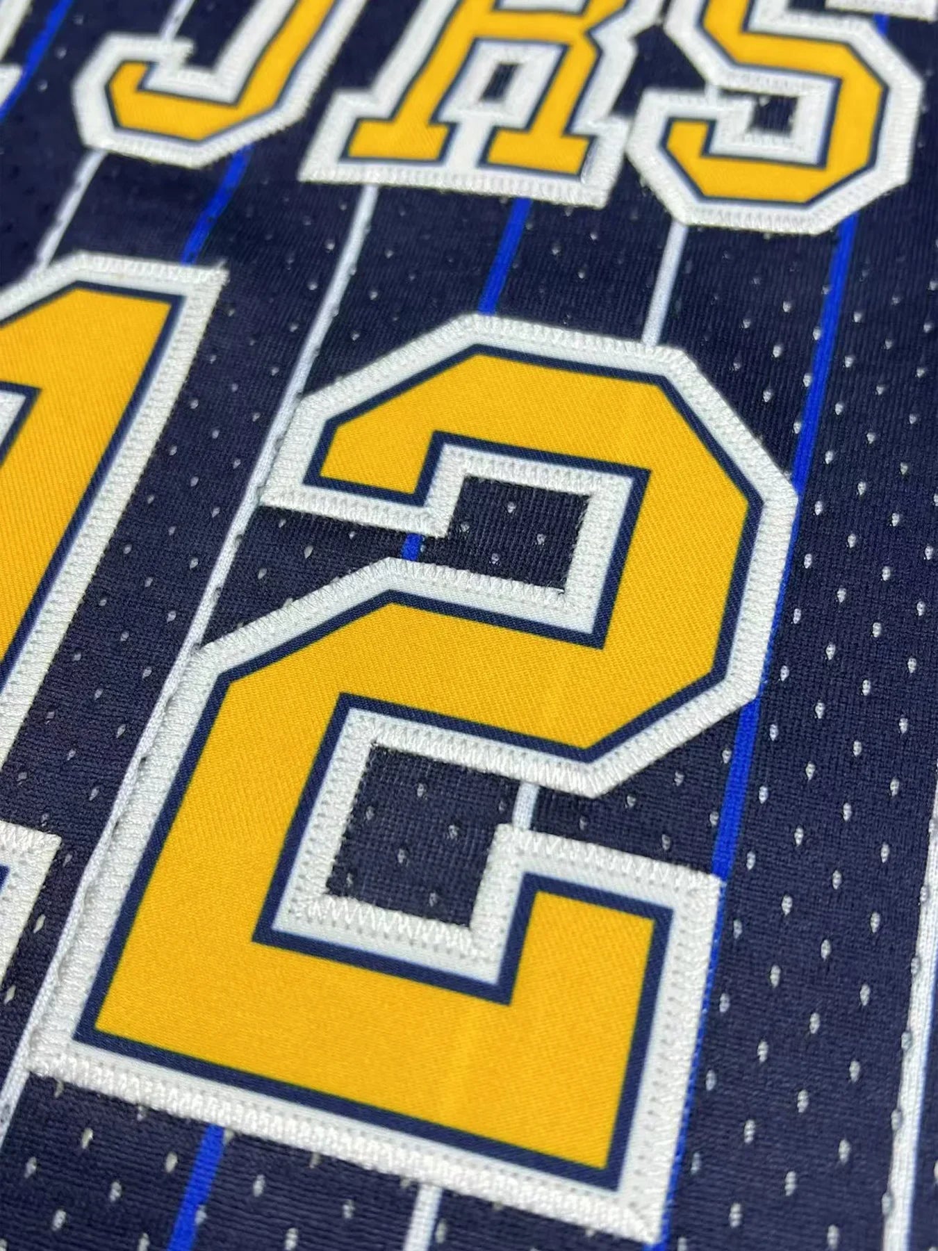 Herren Basketball-Trikot mit Buchstaben- und Zahlenstickerei, locker sitzendes, atmungsaktives, ärmelloses Tanktop mit Rundhalsausschnitt