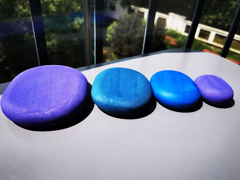 Holzspielzeug für Kinder Regenbogenfluss-Kieselsteine Puppen Ringe Bälle Bau- und Stapelklötze