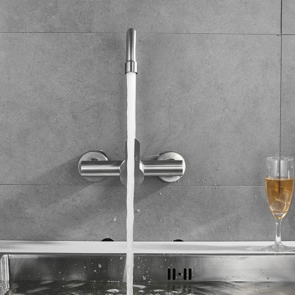 Edelstahl Doppel Loch Wand montiert Kalt- und Warmwasserhahn Balkon Drehbare Küchenarmatur Torneiras De Cozinha Batidora
