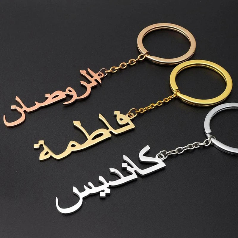 Porte-clés prénom arabe personnalisé Bijoux pour femmes Mode Acier inoxydable gravé LOGO Plaque nominative Porte-clés Cadeau d'anniversaire Vente en gros