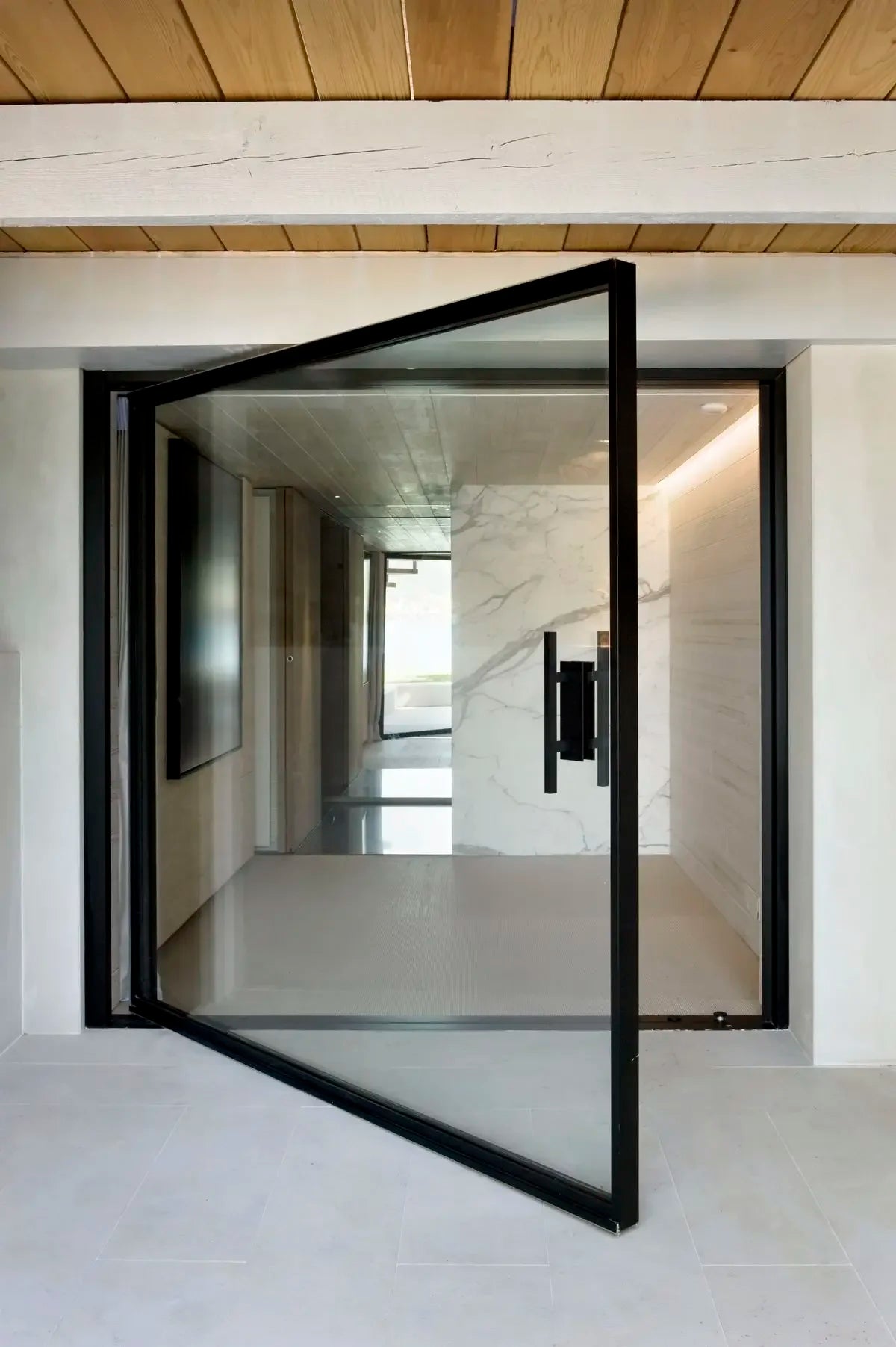 Portes d'entrée modernes pour maison, portes d'entrée en verre trempé de sécurité, porte pivotante en verre et aluminium pour villas, ouverture manuelle intérieure